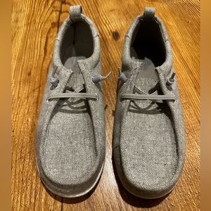 Boys Slip on shoes loafers Kids Size 5 taupe